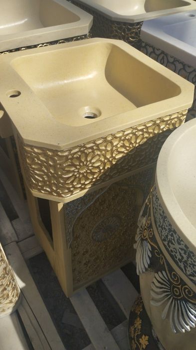 Keng turdagi Vanna va rakvinalar