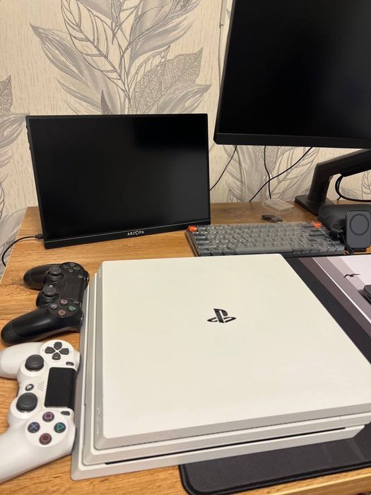 Playstation 4 pro 1 terabayt djostik htmi bilan beramz