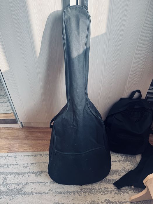 продам акустическую ГИТАРУ