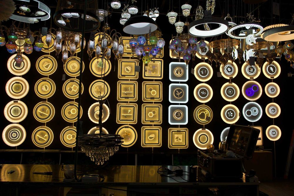 Yangi dizay va barcha o'lchamdagi plafonlar mavjud