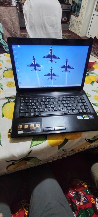 Нотбуок сотилади холати яхши ишлаб турибди