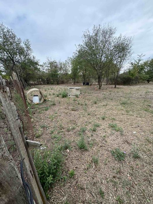 Дворно място с кладенец с. ТРАКИЯ