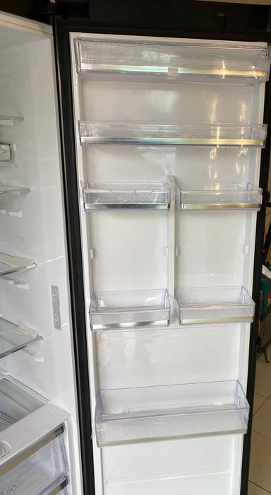 ЧИСТО НОВ Хладилник Samsung RR39M7565B1