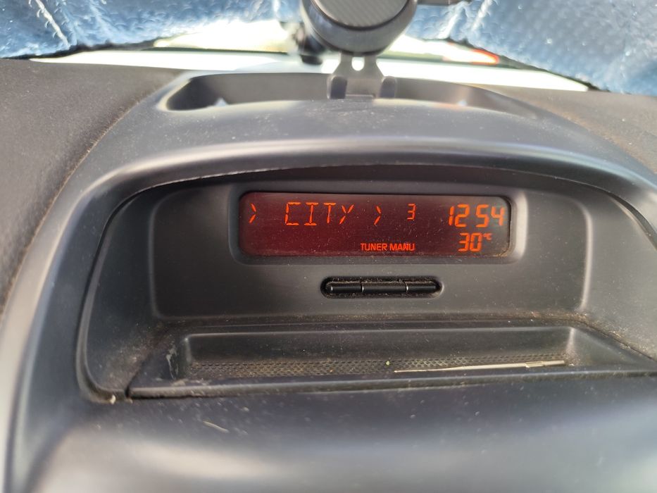 Продавам Рено Клио 2