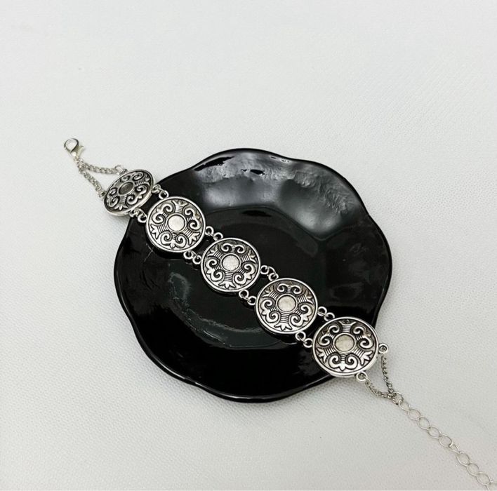 Ұлттық нақыштағы қол өнер - алқалар