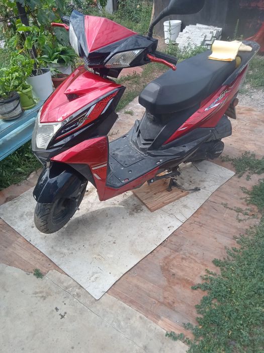 Срочно продам мопед m8 первая модель