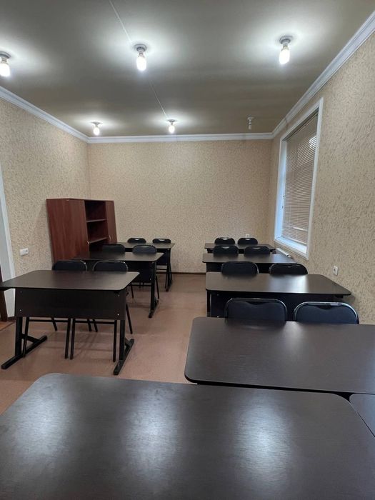 Срочно продаётся парта и стули