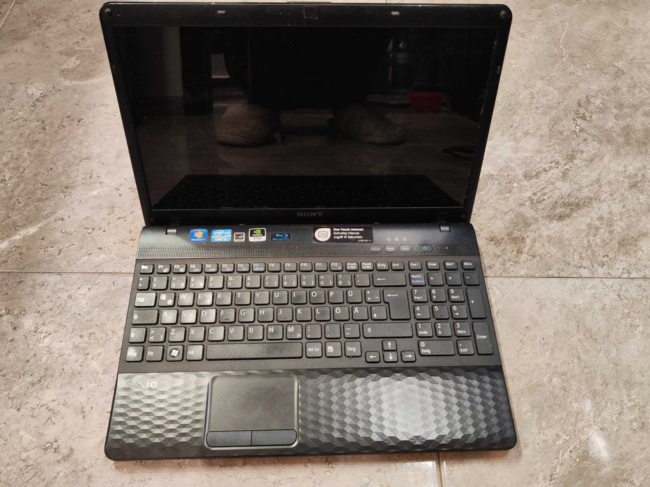 Лаптоп Sony Vaio PCG-71811M на части, отделно има и захранване