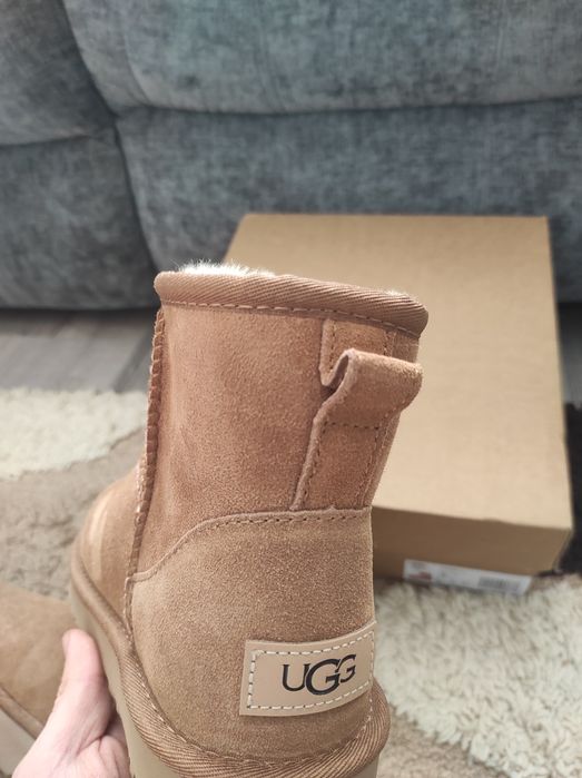 38 Vând Ugg marimea 38