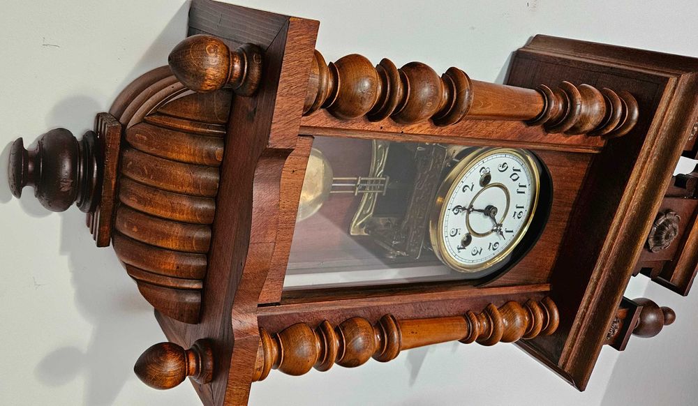 Ceas de perete cu pendula Kienzle D. R. Patent