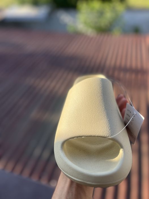 Yeezy slides crem si negru