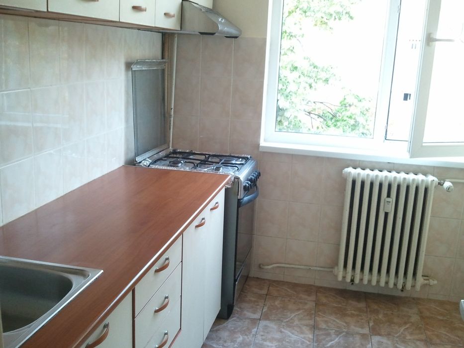 Inchiriez apartament 3 camere semidecomandat Crângași-Constructorilor