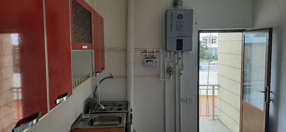 Romitan tumani markazida samiy bazarni yonida 3 xonali kvartira ijarag