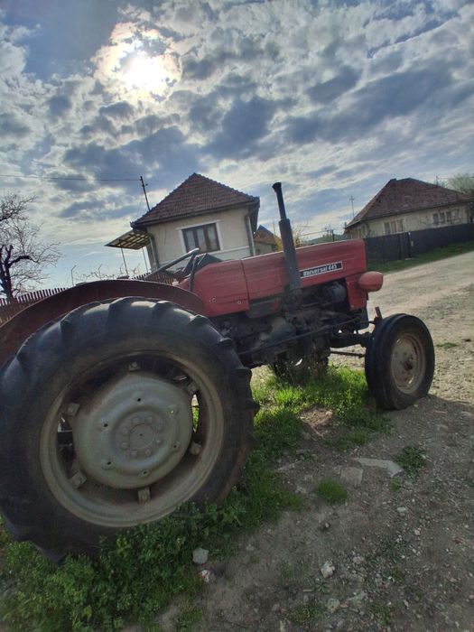 Tractor Universal 445