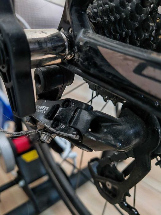 Bicicleta cursiera Giant Defy cu home trainer inclus