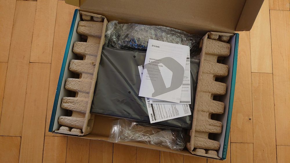 D-Link DES-1016D 16-Port бърз Ethernet неуправляем десктоп суич switch