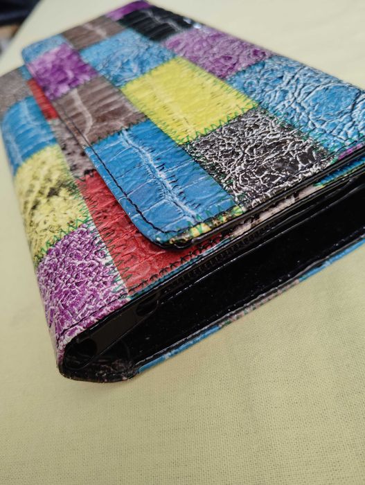 Голямо дамско  портмоне  артезания