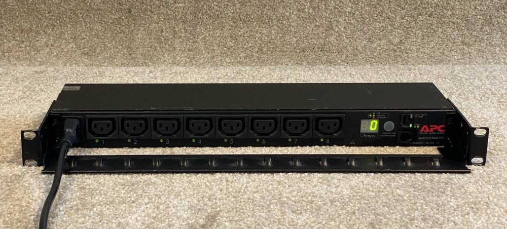 Распределитель питания для серверных шкафов APC AP7920