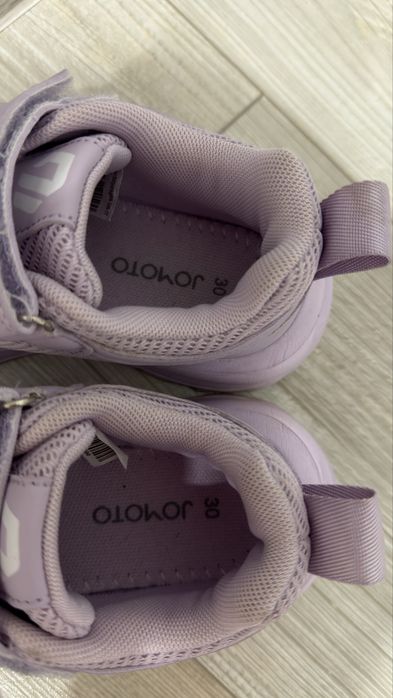 Продам кроссовки для девочки