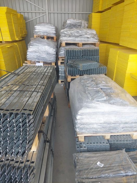 Montanti,  cravate, distantieri metalici, pana, coltare, cofraje doka