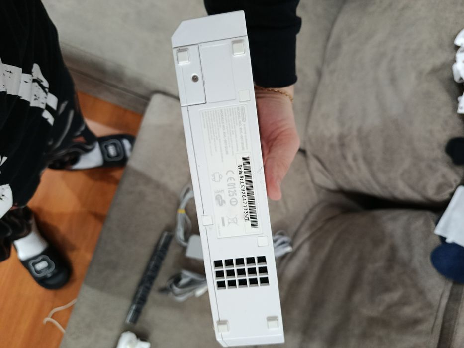 Nintendo Wii Alb Modat RVL-001 + Card 32GB cu Jocuri + Accesorii