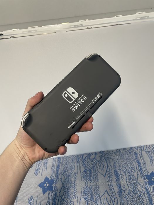 Продам Nintendo Switch Lite не прошитая