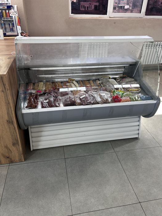 Продам Холодильники витринные