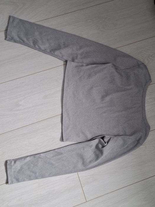 Светло-серый укороченный топ