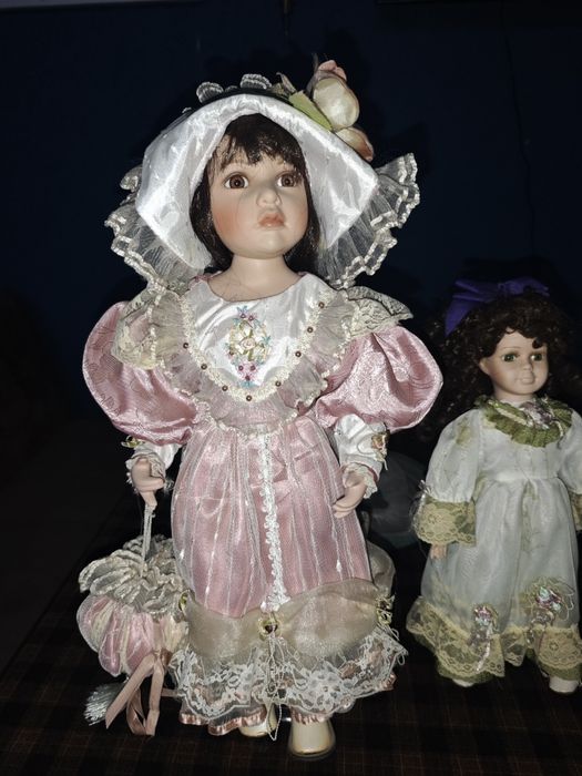 Продам фарфоровую куклу.