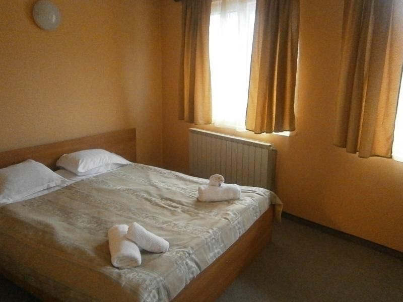 Продава се Хотел в Чепеларе - 1500 кв.м за 300 €/кв.м - Снимка #10
