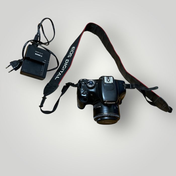 Продавам Canon 550D  + Обектив + Батерия + Зарядно