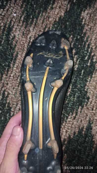 Adidas F50 butsa sotiladi