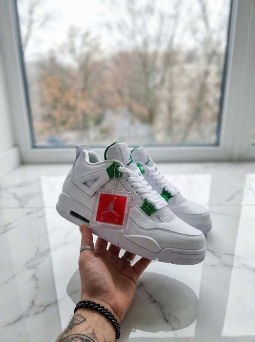 Nike Air Jordan 4 Retro "Metallic Green".