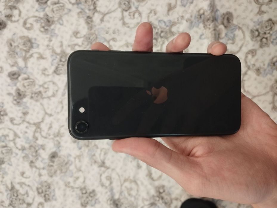 Iphone Se 2020 qora
