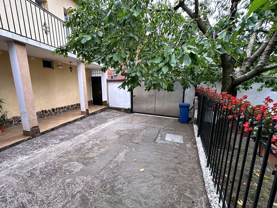 Proprietate ultracentrală Beiuș - 2 case și 2 spații comerciale
