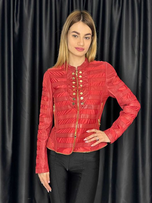 Geacă de piele roșie extra fina, accesorii aurii, mărimea S