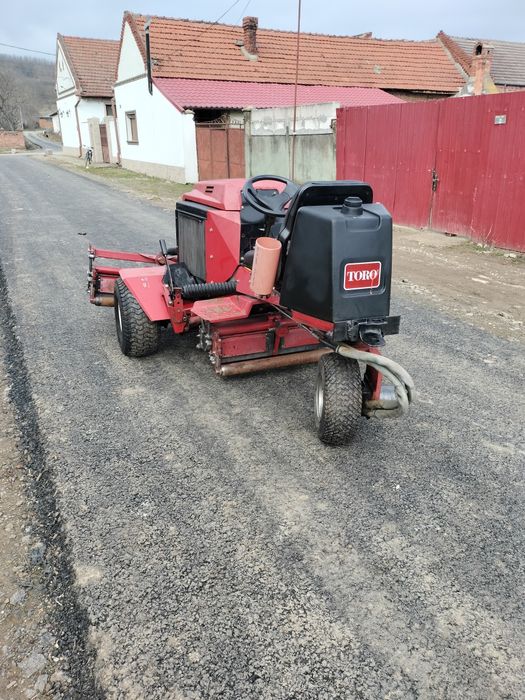 Vând o superbă mașină de tuns iarba 4x4  diesel.