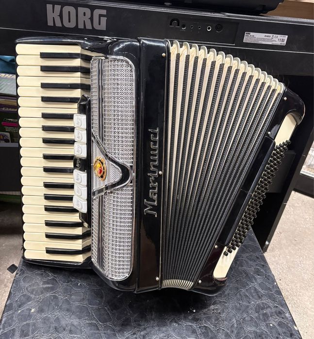 Acordeon italian Marinucci cu 80 de basi