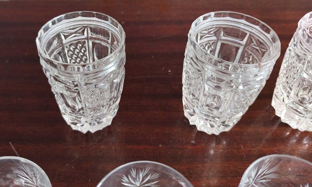 Набор хрустальных рюмок двух видов