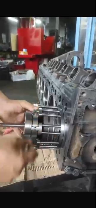 Скоба за монтиране на бутала