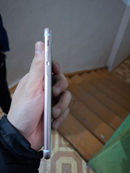 Продам айфон 6s.