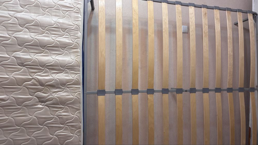 Кровать хорошим состаяние