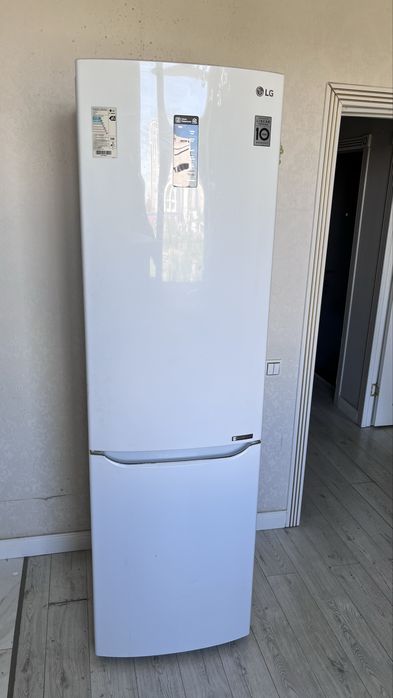 Холодильник LG.