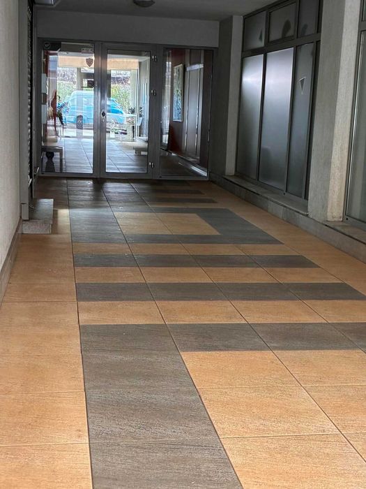 Продава 2-стаен апартамент и двоен гараж на ул. Риккардо Ваккарини