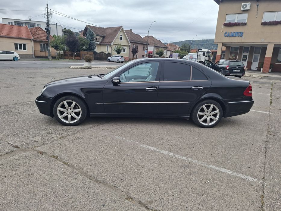 Vând Mercedes-Benz E 270 CDI
