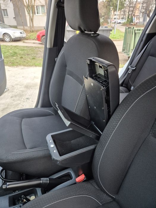 Cotiera logan 2 sau daca aveti suportul cu pahar ca in poza