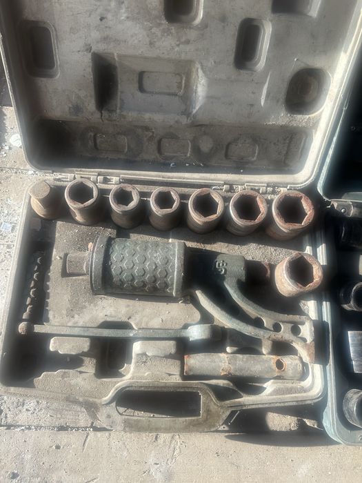 Продам набор головок с трещеткой