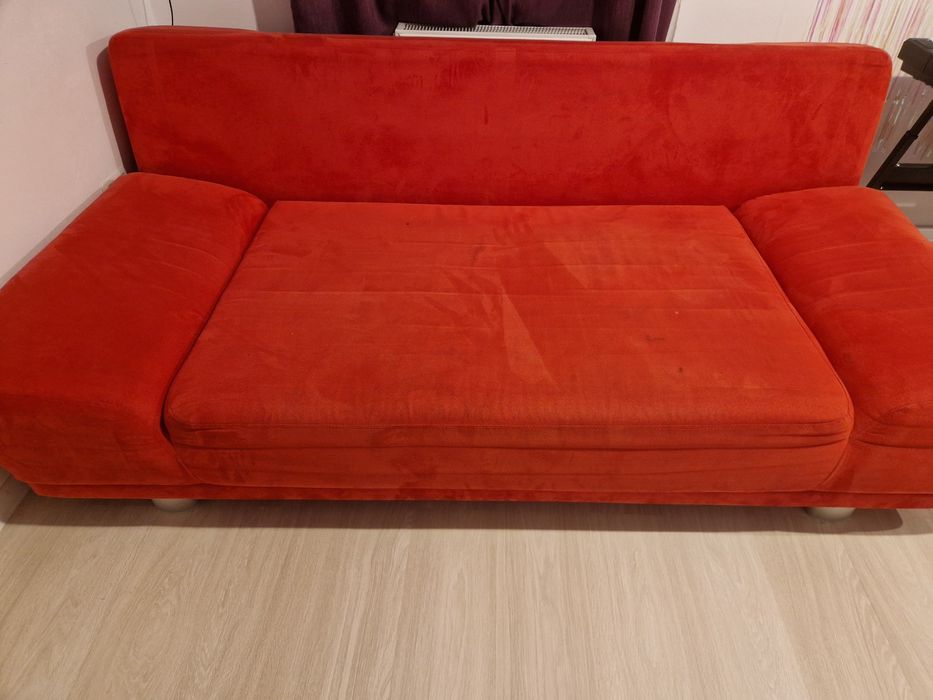 Canapea rosie extensibila