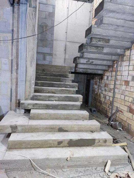 Лестница (Монолит Зина)