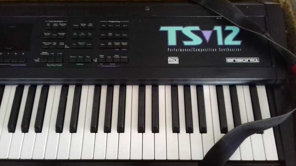 Vand Sintetizator Ensoniq TS-12 cu emulator floppy si hard case